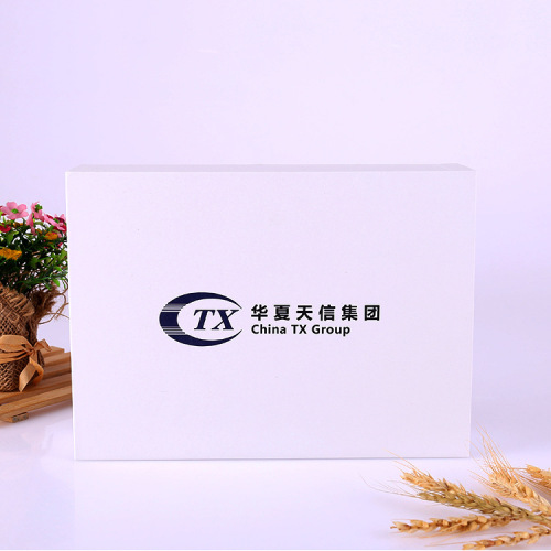 Logo hộp quà màu trắng và đen tùy chỉnh