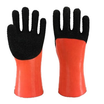 Fluoreszierender orangefarbener PVC-Handschuh. Schwarzes Schaum-Finish