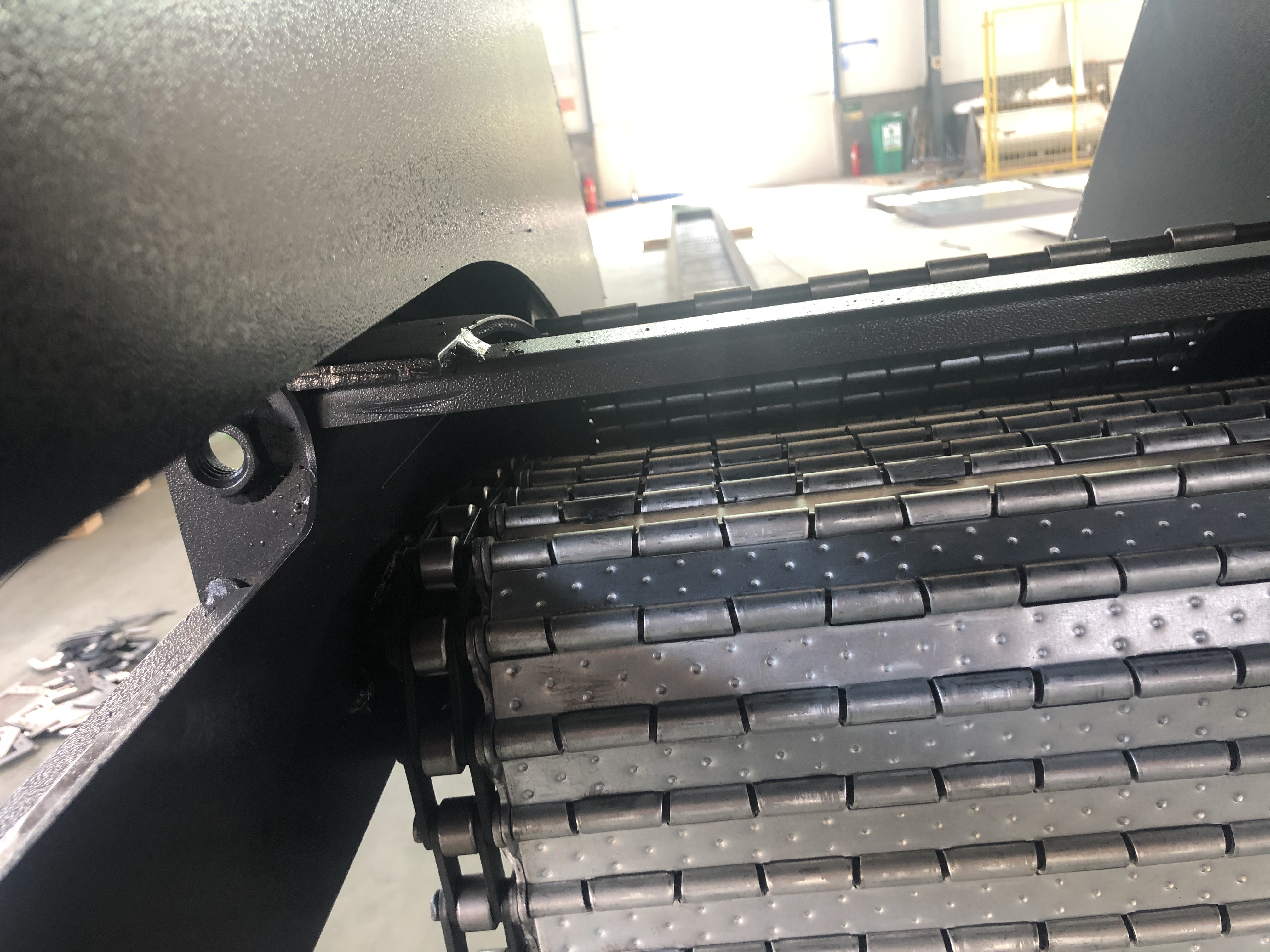 31.75mm,Black color steel material steel conveyor belt chip conveyor belt