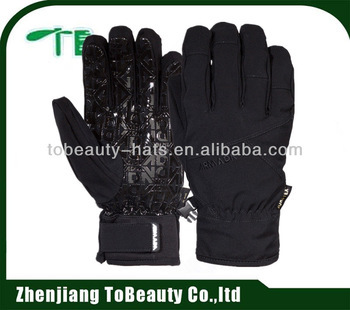 ski glove with printed pattern