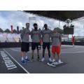 Nueva cancha de deportes de baloncesto al aire libre con SES entrelazando la baldosa de la cancha