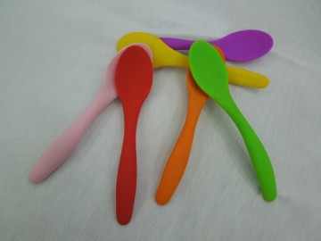 Heat-resistant silicone spoon