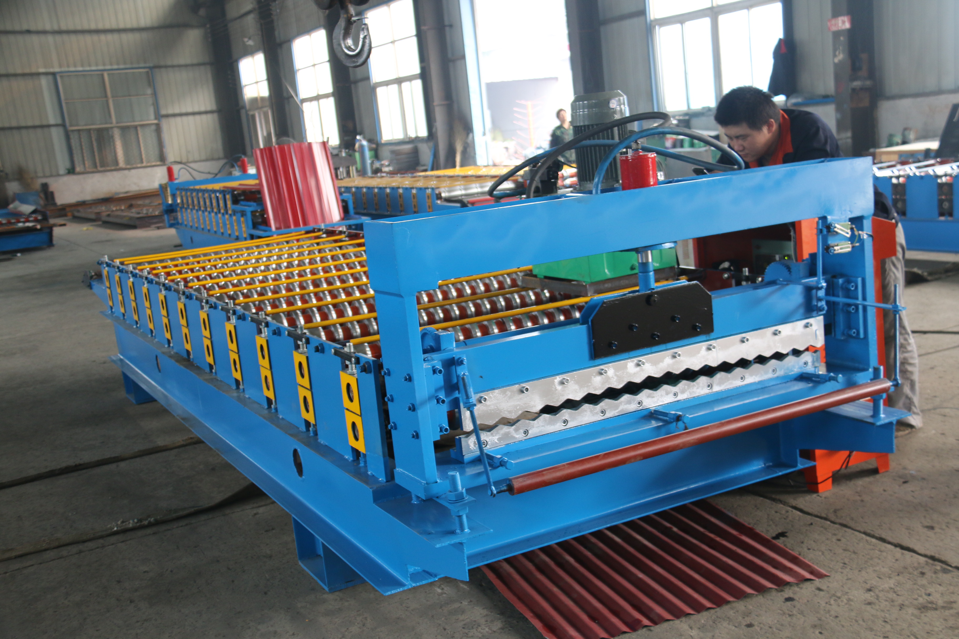 Corrugated sheet metal roof making machine