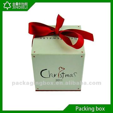 Lovely candy boxes with ribbon