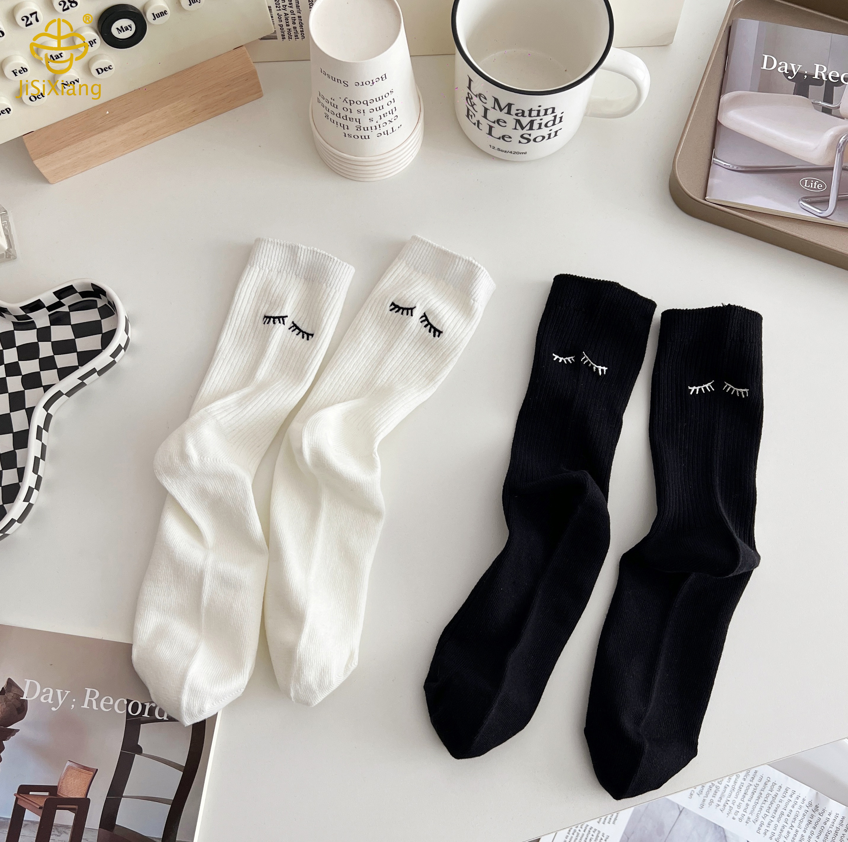 한국 자수 속눈썹 양말 Korean embroidered eyelash socks
