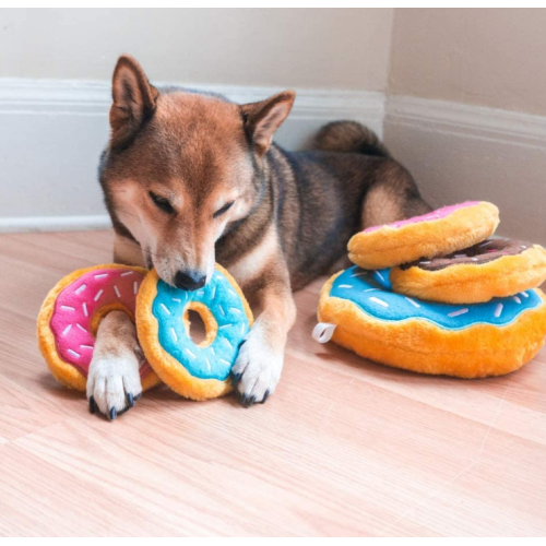 ドンツきしゃにぬいぐる犬のおもちゃ