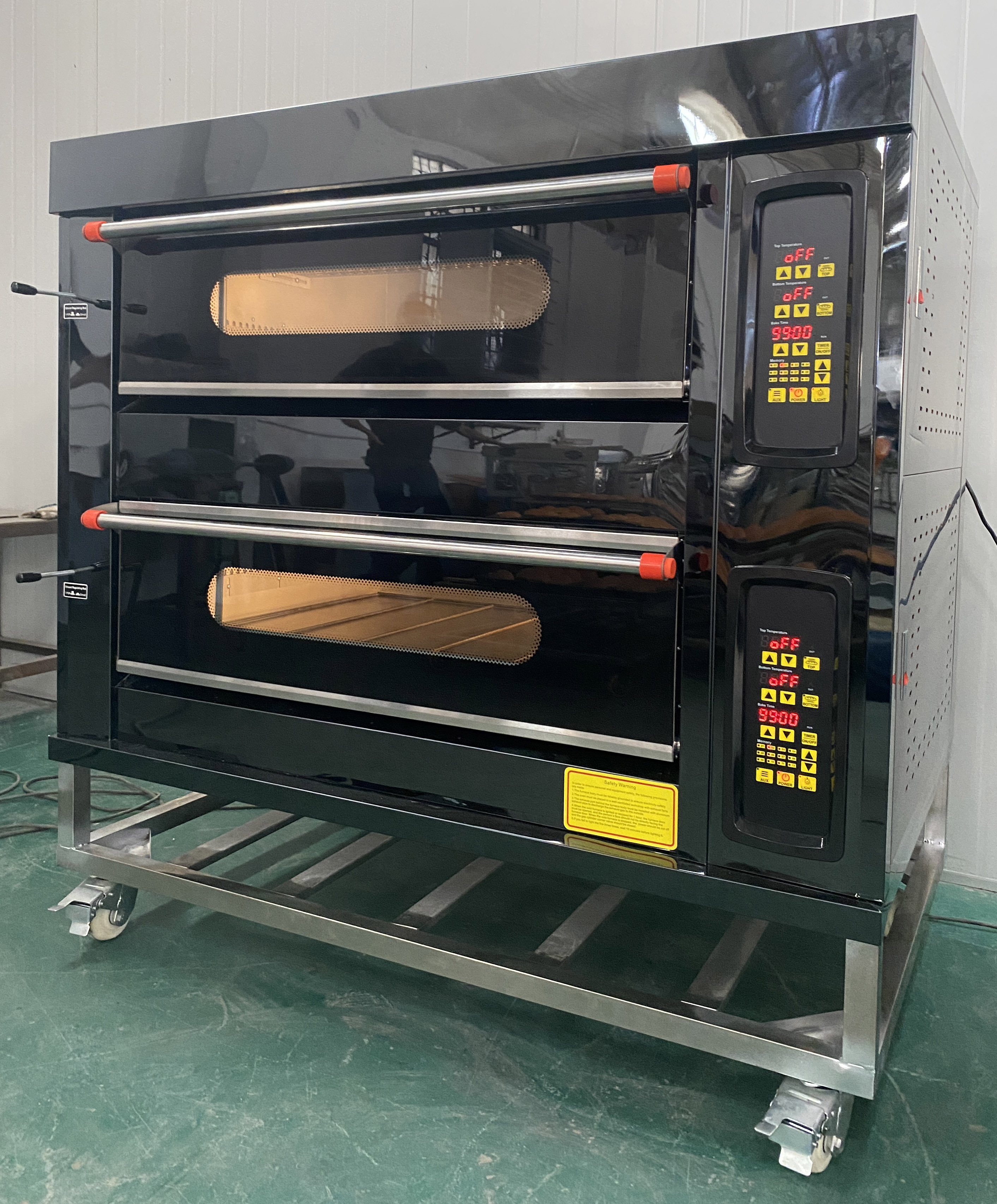 Computer Controller 2 Deck 4 Tray Gas Bread Baking Oven Bakery Machine Kitchen Equipment with Tray Size 46*66 (YFB46-204GC)