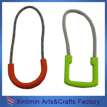 2016 christmas Wholesale customized designers leather bags zip puller