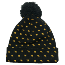 2019 new fashion acrylic custom logo knitted hat