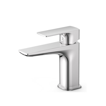 Single-Handle Bathroom Sink Faucet in Polished Chrome