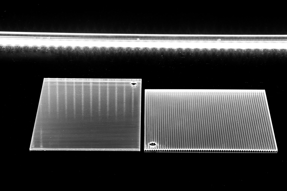 Hoja acrílica con buena transmitancia de luz Acrylic sheet with good light transmittance