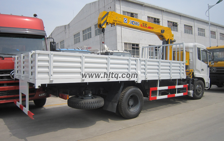 Truck mounted crane 3