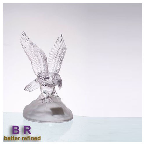 Águila energética de cristal como decoración de mesa de cristal