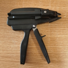 9/16-inch Hog Ring Plier for 515DG50 D Hog Rings: Manual Tool for Professional Use