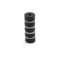 Magnete con rivestimento epossidico nero Dia8x4mm con foro svasato