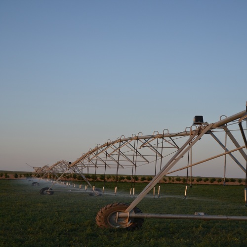 Center pivot irrigation system for 40 ha