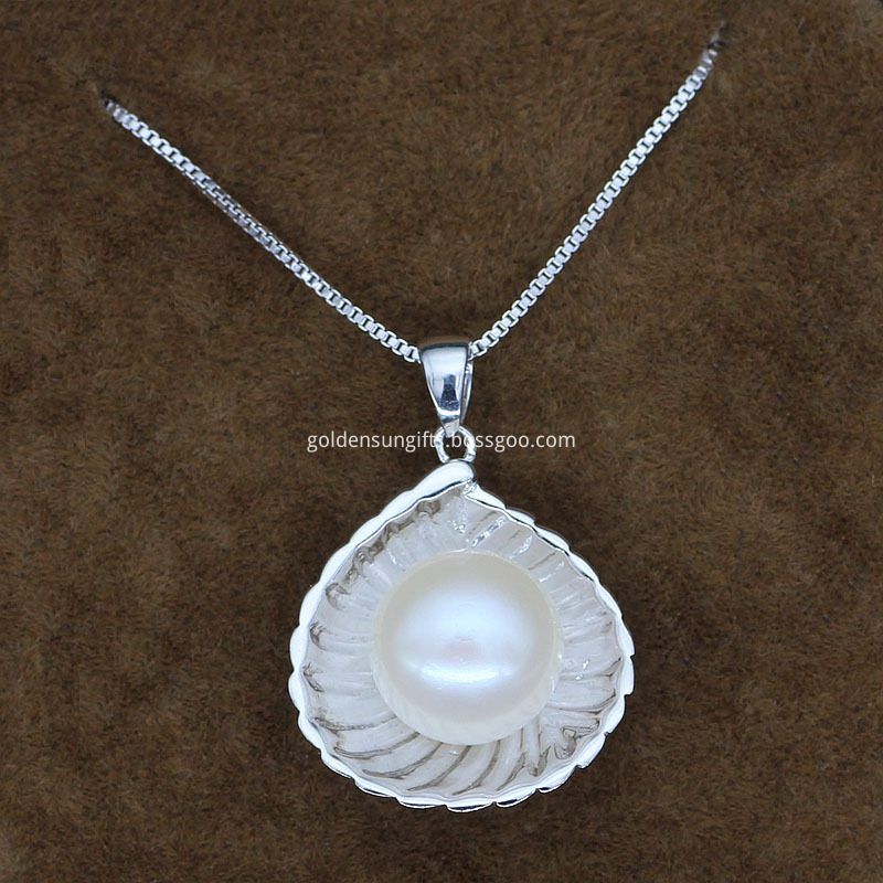 Single White Pearl Pendant