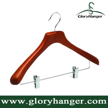 Fashion Wide Shoulder Wood Man's Coat Hanger With Metal Clips
