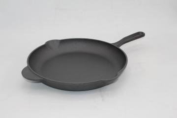 Cast iron skillet fry pan and griddle
