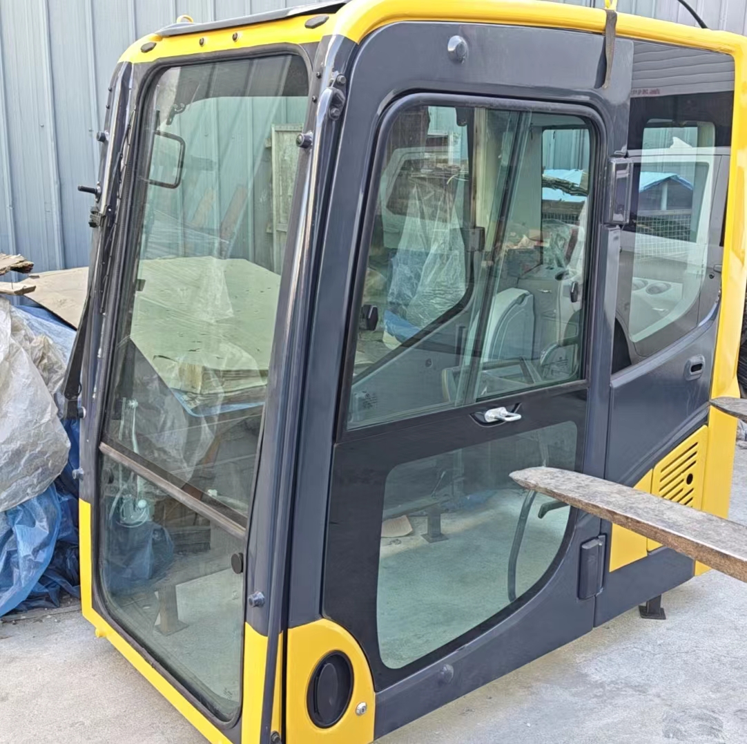 PC200 excavator closed cabin (5)