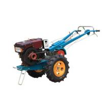 Kleiner begehbarer Traktor mit Kreiselfräse