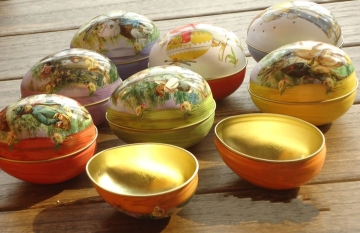 Egg Shape Tin Box/Easter Egg