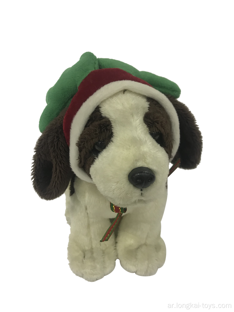 القطيفة الكلب مع قبعة عيد الميلاد