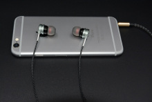 Wired Earbuds In-Ear Metal Stereo Bass Headphones for Apple