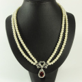 Double Row Pearl Halsband med Hänge