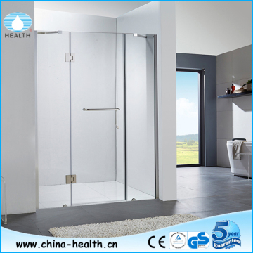 Simple bathroom glass shower partition