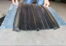 Buried steel-edged rubber waterstop