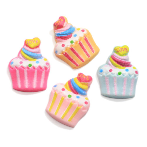 Kawaii Flatback Cute Cake Resina Decoración Artesanía Artificial Sweet Cone Cabochon Charms Simulación Comida Lazos de pelo Accesorio