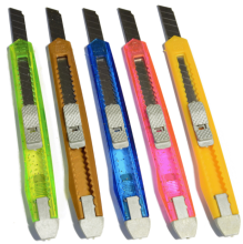 cheap Plastic retractable safety cutter knife ,art knife