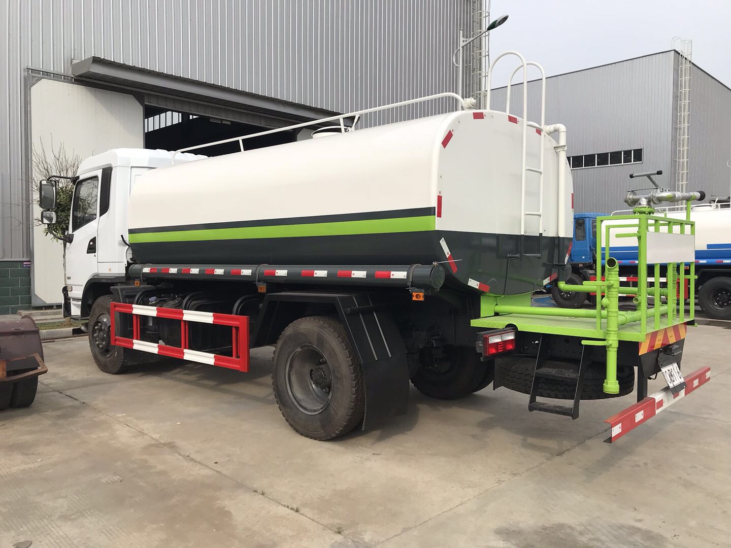 Dong Feng 12000 liter water tank truck to sell