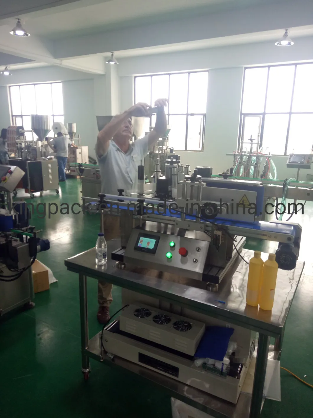 Hot Sale Table Type Labeling Machine for Round Bottle