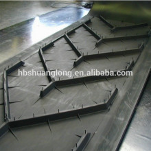 Rubber patterned chevron transmission belt