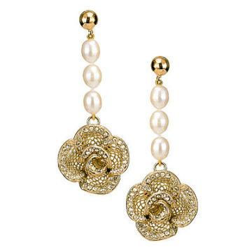 Nice-looking gold flower drop earring