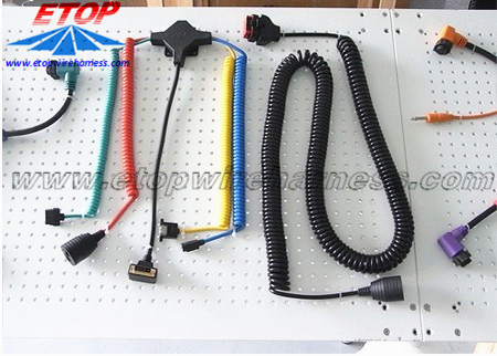 ការផ្គុំខ្សែខ្សែ Coiled Harness