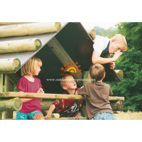 Hölzerner kletternder Spielhaus-Spielplatz im Freien für Kinder