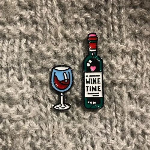 Badge d'épingle en métal mignon de vin et de bouteille en bouteille