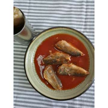 Les boîtes d&#39;impression colorées en conserve la sardine dans la sauce tomate