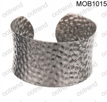 Surgical modern design Hammered effect wide cuffs with antique effect