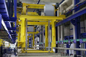 Mobile hoist crane in the plastic plating line