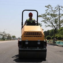 Manual soil compactor vibrating road roller road compactor roller FYL-900