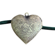 Heart-shaped small photo lockets pendant necklace