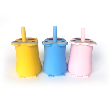 Tasse pour les tout-petits Hippo personnalisés avec des tasses en silicone en paille