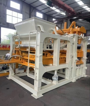 Efficient Hydraulic Brick Press for Small to Medium Plants