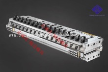 Plastic board die head