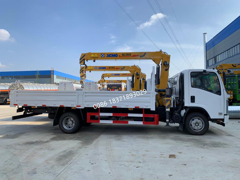 Isuzu 700p Crane Truck 3