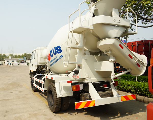 3m3 4X2 Mini Rhd Concrete Truck Mixer for Sale